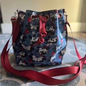 Harveys Mickey loves Minnie Bucket Bag with seatbelt Material